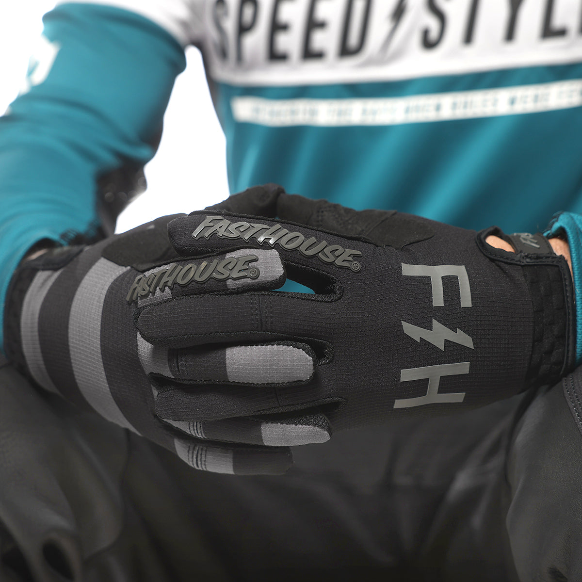 Speed Style Akin Glove - Black/Gray