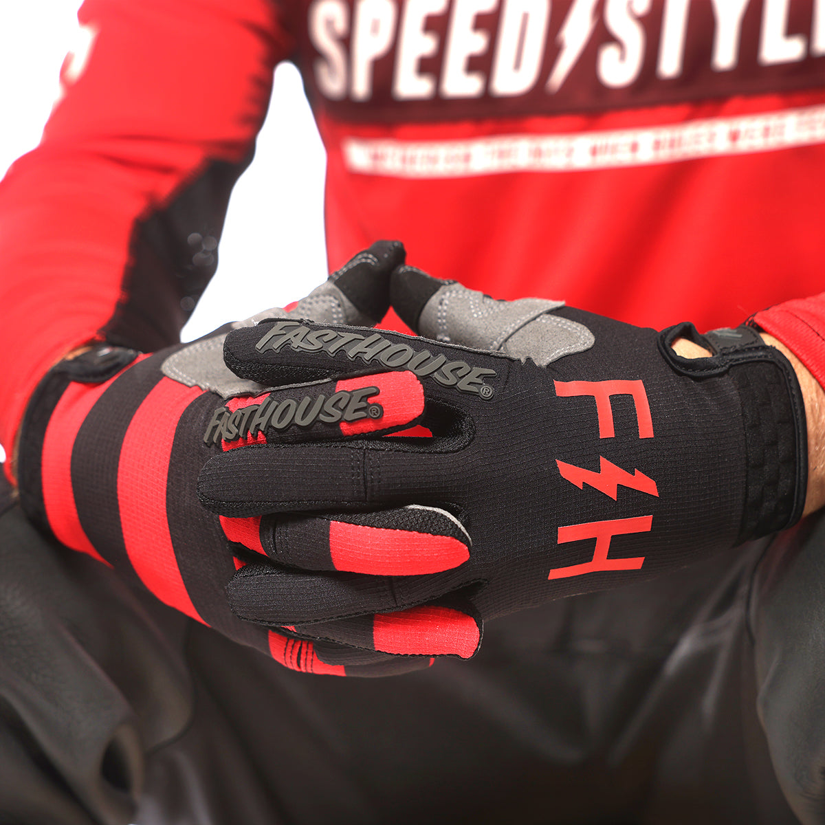 Speed Style Akin Glove - Black/Red