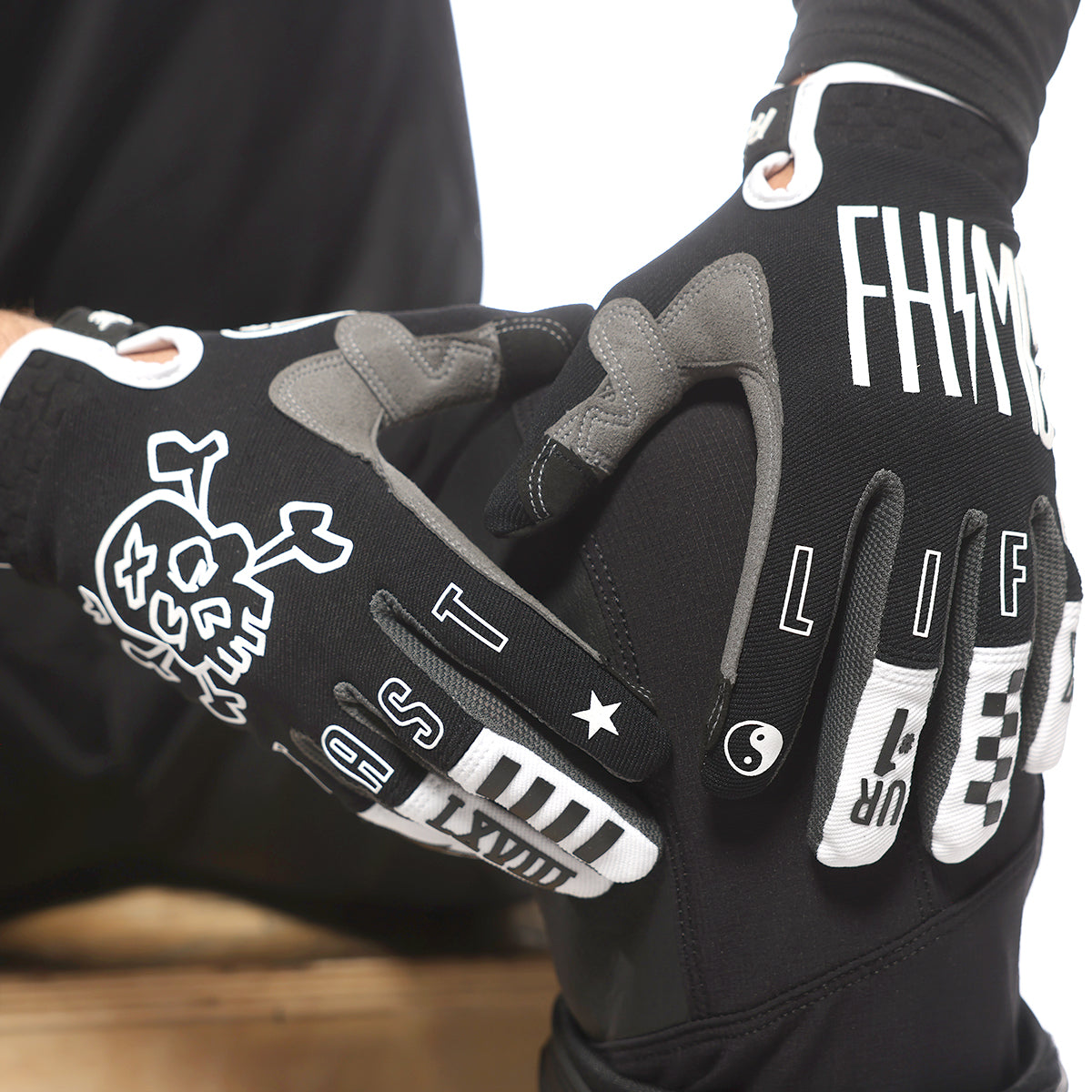 Speed Style The Bird Glove - Black/White