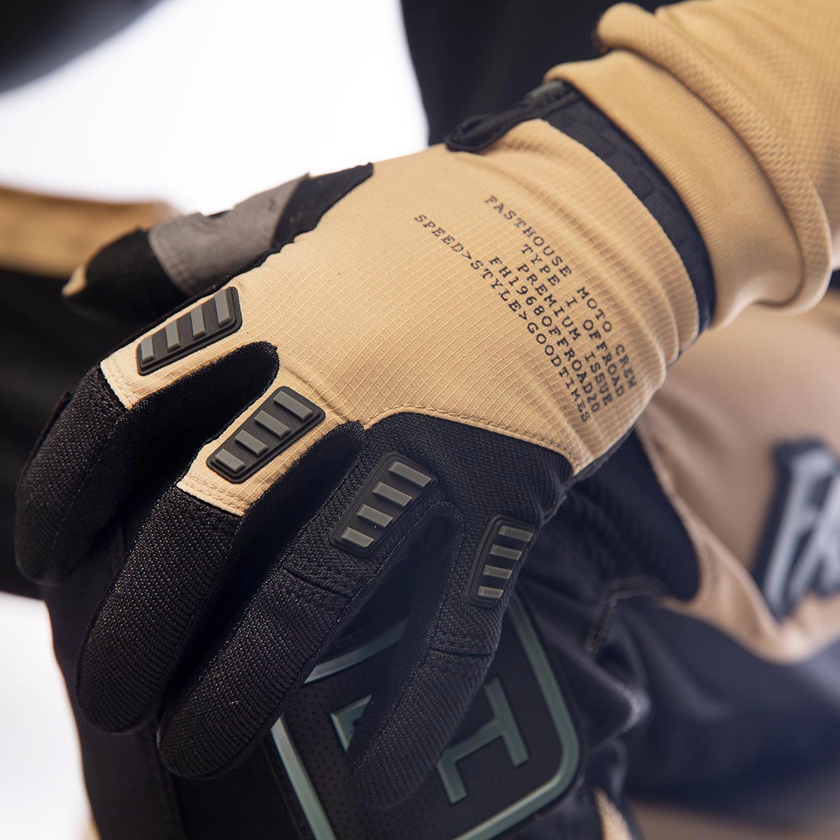 Strike Off-Road Glove - Khaki/Black